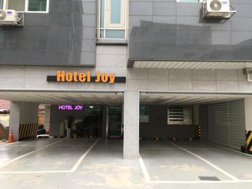 Hotel Joy near Camp Humphres