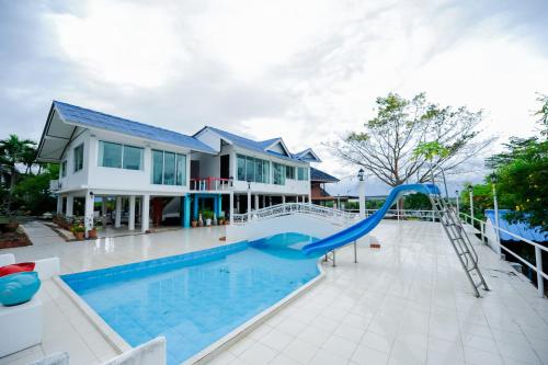 . Nangpaya Hill Resort