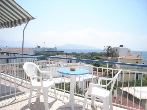 ระเบียง/ชานเรือน, Hotel Marmarinos in เอไจนา