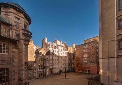Ladystairs 2 Royal Mile - image 2