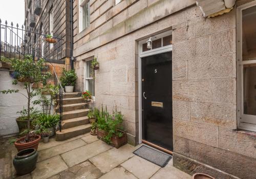

The Alva Street Residence