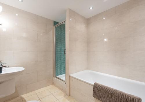 The Holyrood Park Residence - image 4