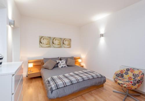 The Edmonstone's Close Residence - image 11