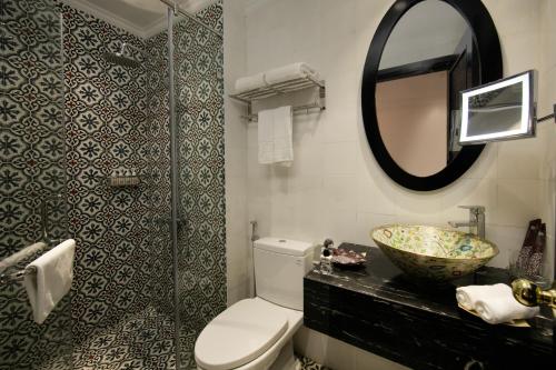 room detail thumbnail 2