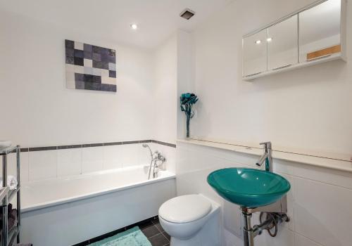 The Metropole Residence - image 8