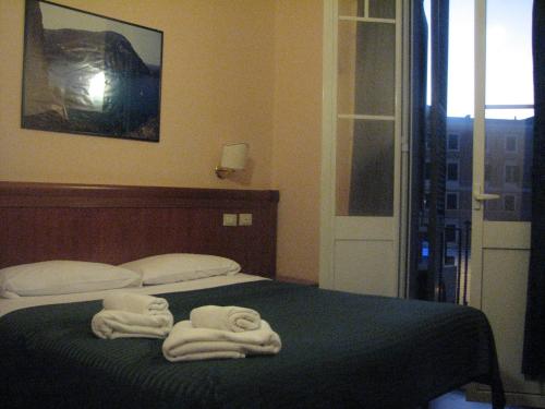 Alex Place - main image