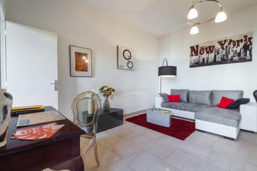 GRAND H -F2, FACE VIEUX- NICE, TERRASSE, ASCENSEUR, CLIMATISATION, Terrace - Nice city center