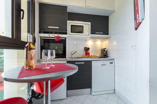 GRAND H -F2, FACE VIEUX- NICE, TERRASSE, ASCENSEUR, CLIMATISATION, Terrace - Nice city center