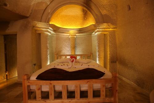 Abu Hayat Cave Suites