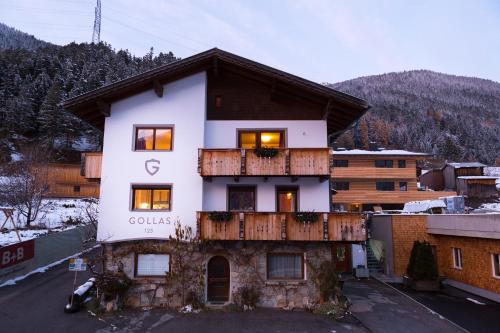 Apartment with Mountain View