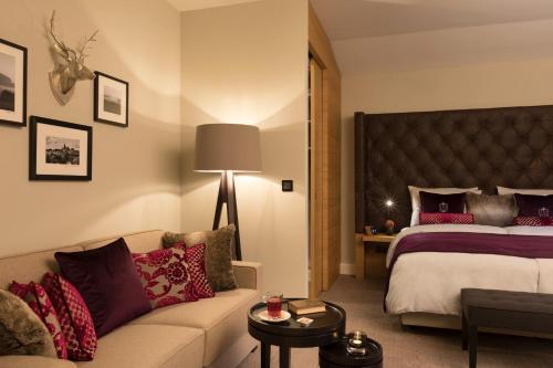 1 queen bed, 1 sofa bed