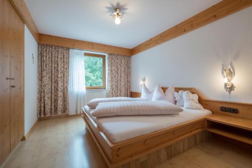 2 bedrooms, 5 beds