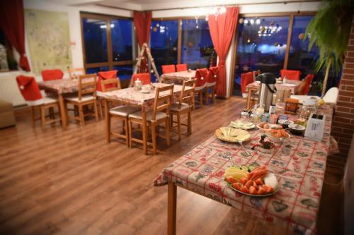 Comida y bebida, Bungalouri Horizont in Odorheiu Secuiesc