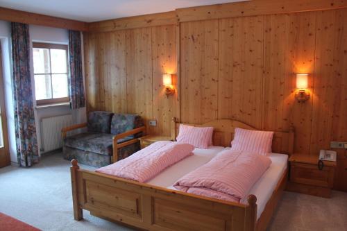 Family Room with Balcony (2 Adults + 1 Child)