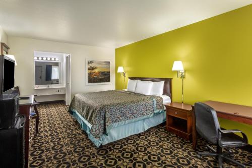 Days Inn by Wyndham Delta - image 8