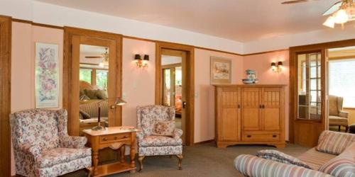 Bacon Mansion Bed and Breakfast - image 5