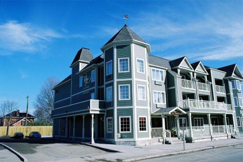 . The Village Inn of Lakefield
