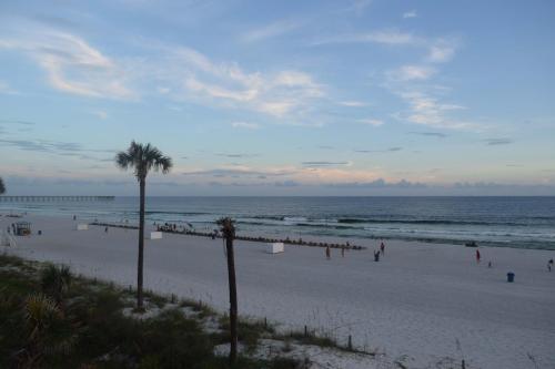 Days Inn by Wyndham Panama City Beach/Ocean Front