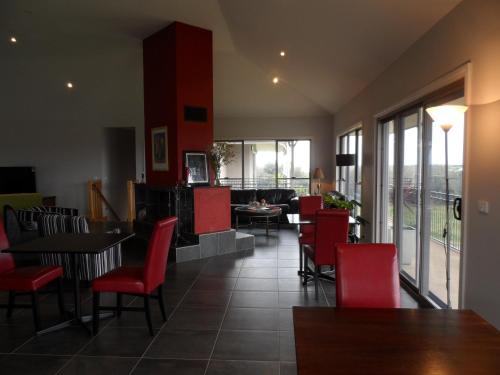 Restaurant, Swan Lake Guest House in Ventnor