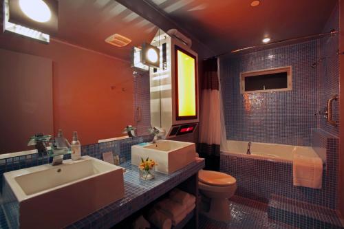 The Roxbury - image 3