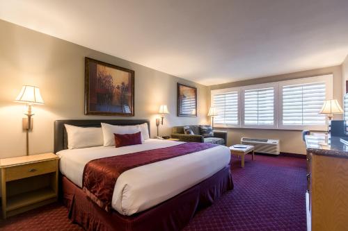 Grand Vista Hotel in Simi Valley, USA