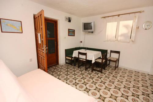 Holiday house with a parking space Maslinica Solta - 5213 - image 8