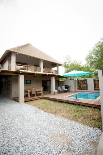 Swimming pool, Maya Manor in Hoedspruit