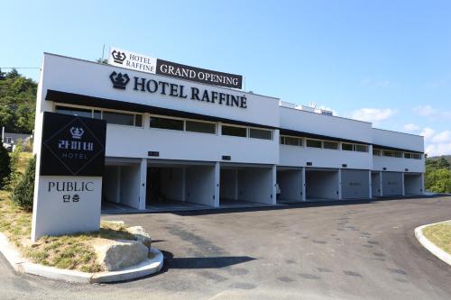 Hotel Rafine