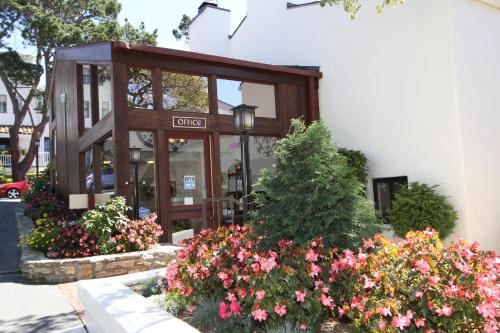 Lobos Lodge