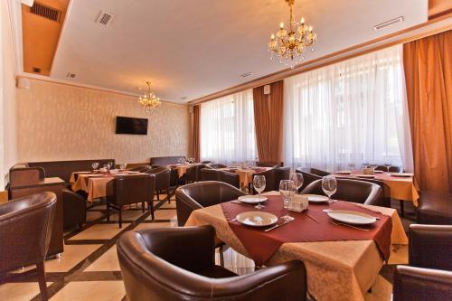 Park Hotel - image 4