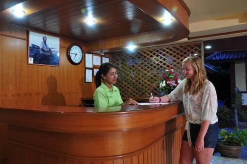آيلاند فيو بونجالوز (Island View Bungalows) in Choengmon