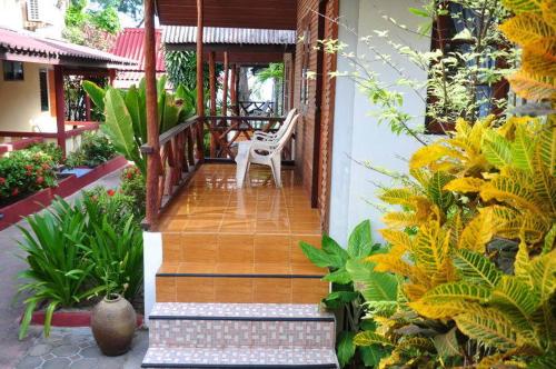 آيلاند فيو بونجالوز (Island View Bungalows) in Choengmon