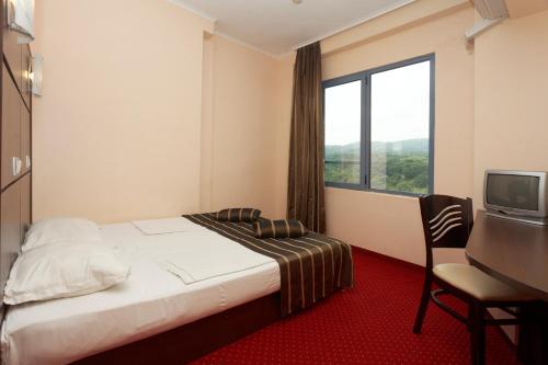 Hotel Royal - All Inclusive - image 2