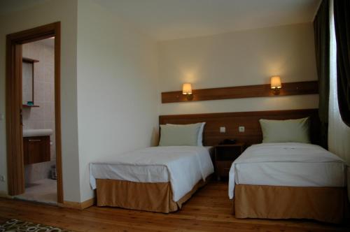 Rhebas Hotel - image 5