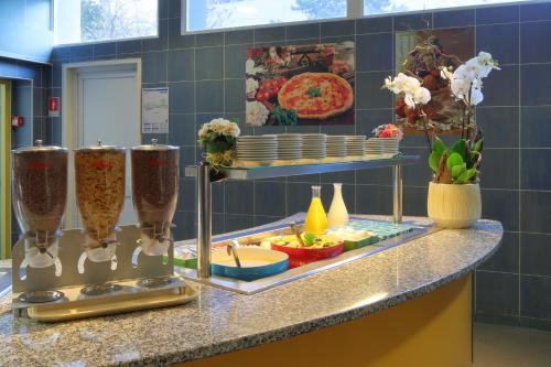 Food and beverages, Hotel CIS Paris Maurice Ravel near Dhalgren Gallery