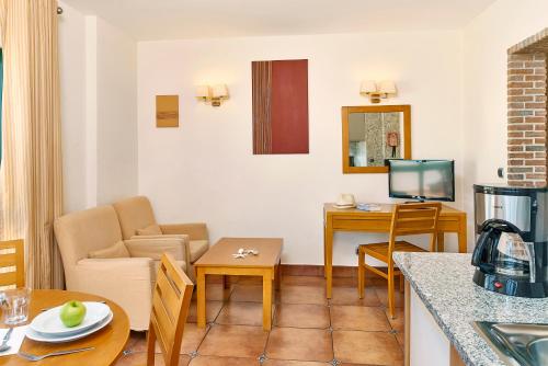 Superior One-Bedroom Apartment image 9