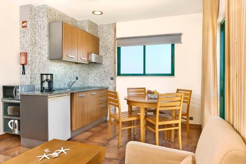 Superior One-Bedroom Apartment image 10