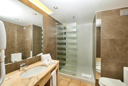 Superior One-Bedroom Apartment image 4