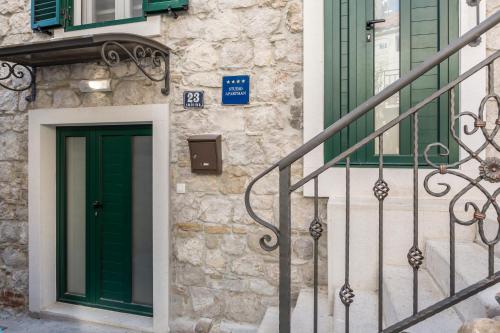 Reval Luxury Stone house apartments****, Split (photo 6)
