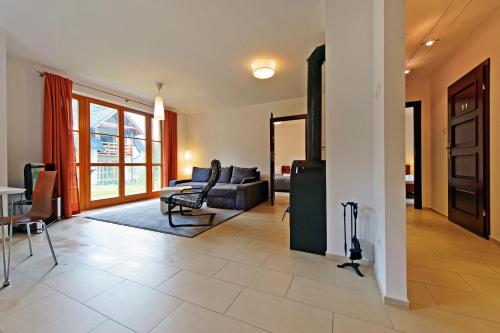 Two-Bedroom Apartment room in Sun & Snow Komuny Paryskiej