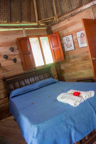 1 double bed, 1 twin bed