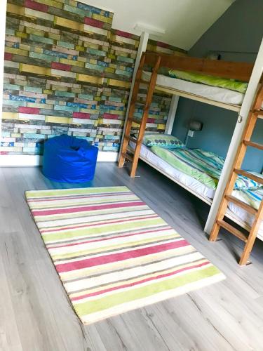 1 bunk bed