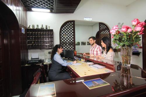 Hall, Hotel Huasi Continental in Quito