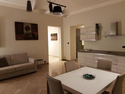 GIURIA 35 - Elegante ed accogliente nei pressi del Valentino, Turín (foto 11)