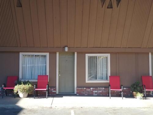 Bigfoot Motel 5