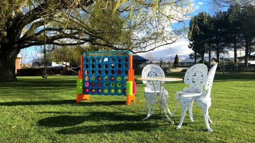 Spēļu laukums, Ranfurly Motels in Renfērli