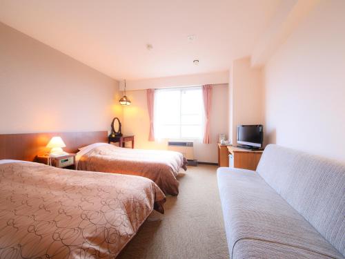 Standard Twin Room with Mountain View