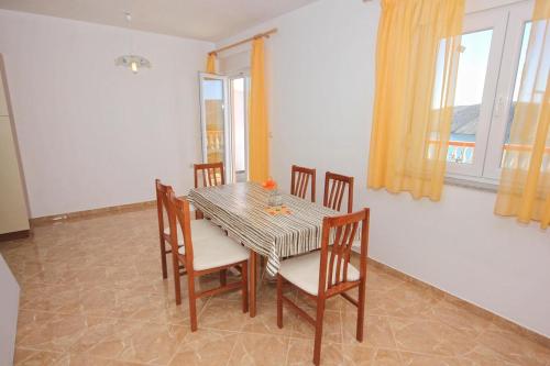 Apartments with a parking space Vlasici, Pag - 9324