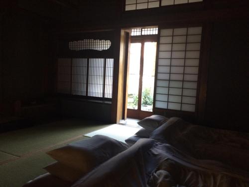Japanese-Style Quadruple Room with Shared Bathroom image 6