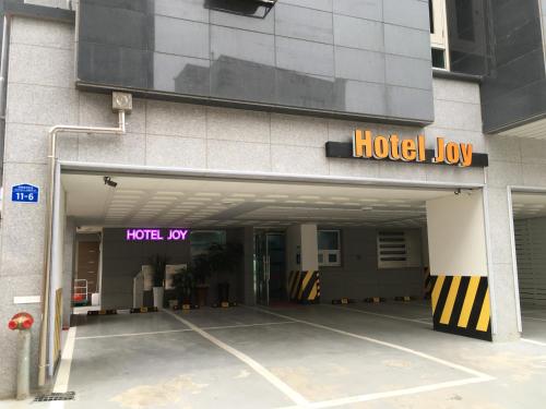 Hotel Joy near Camp Humphres